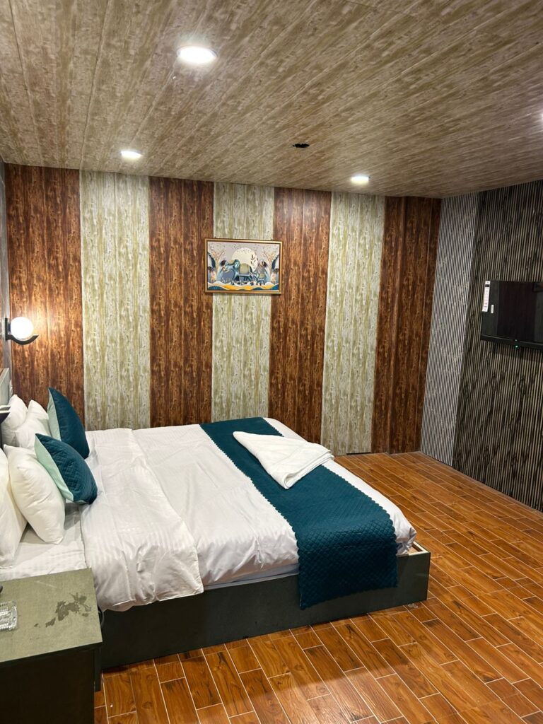 hotel blue diamond pahalgam by DIH-images-10