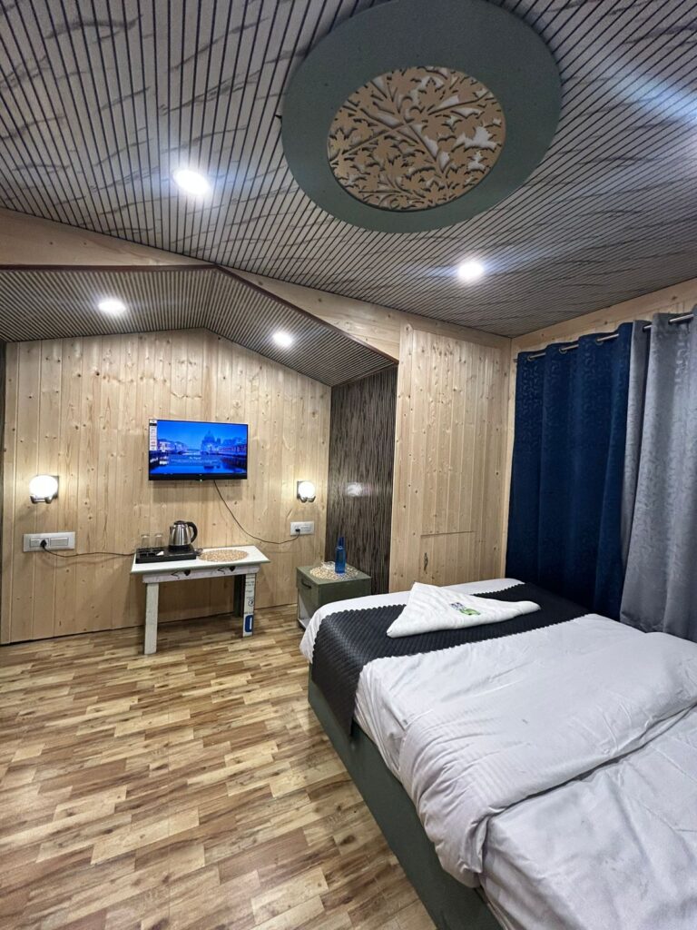 hotel blue diamond pahalgam by DIH-images-7